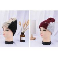 В'язана шапка двоколірна