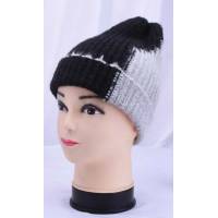 В'язана шапка двоколірна