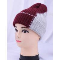 В'язана шапка двоколірна