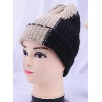 В'язана шапка двоколірна