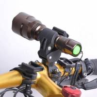 Держатель на руль для фонарика универсальное крепление для фонаря на велосипед