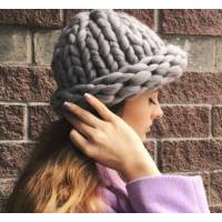 Шапка из шерсти мериноса хельсинки крупная вязка светло-серый/темно-серый
