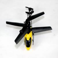 Маленький радиоуправляемый вертолет